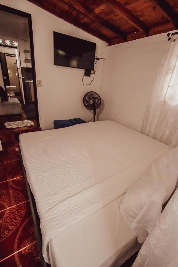 AW Hotel Urban 80 Medellin Bagian luar foto