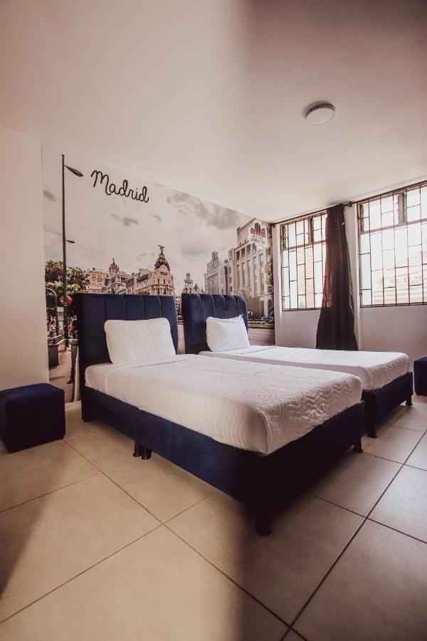AW Hotel Urban 80 Medellin Bagian luar foto