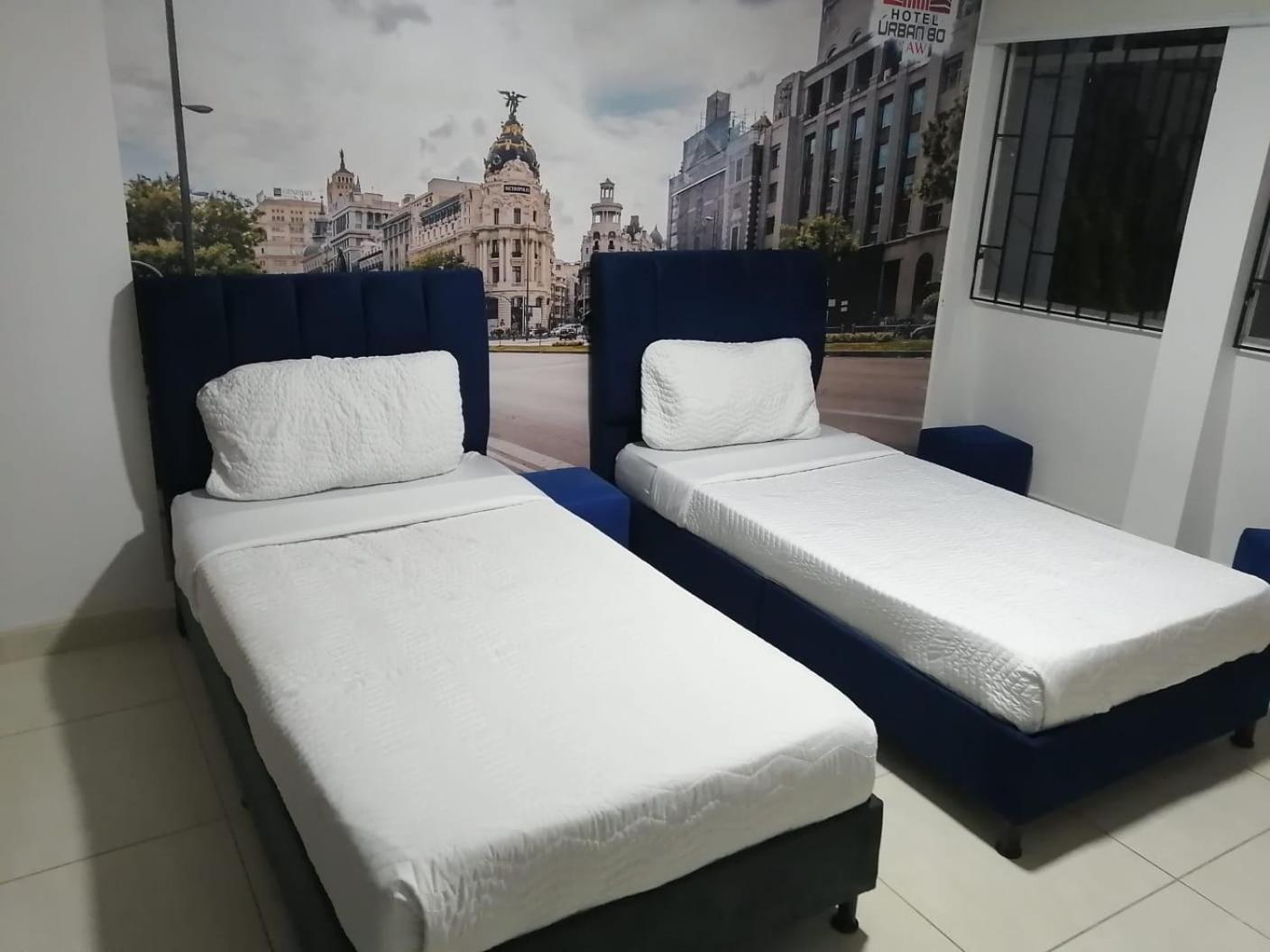 AW Hotel Urban 80 Medellin Bagian luar foto
